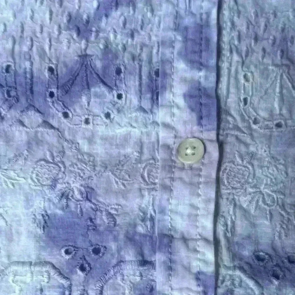 Pilcro Anthropologie the Cate Classic Button Down
Long Sleeve Size Small - Picture 4 of 12